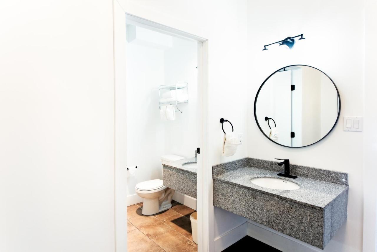 Waterton Glacier Suites Εξωτερικό φωτογραφία
