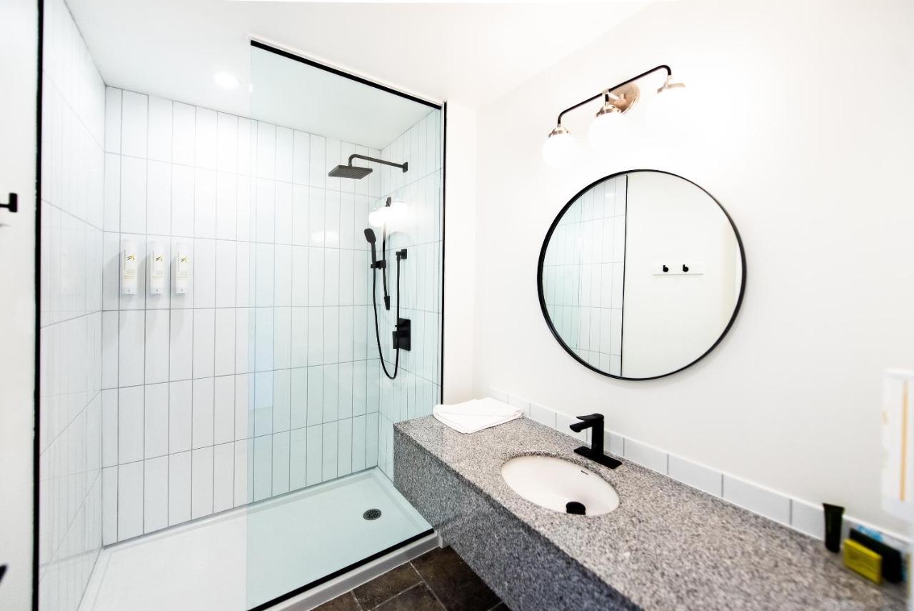 Waterton Glacier Suites Εξωτερικό φωτογραφία