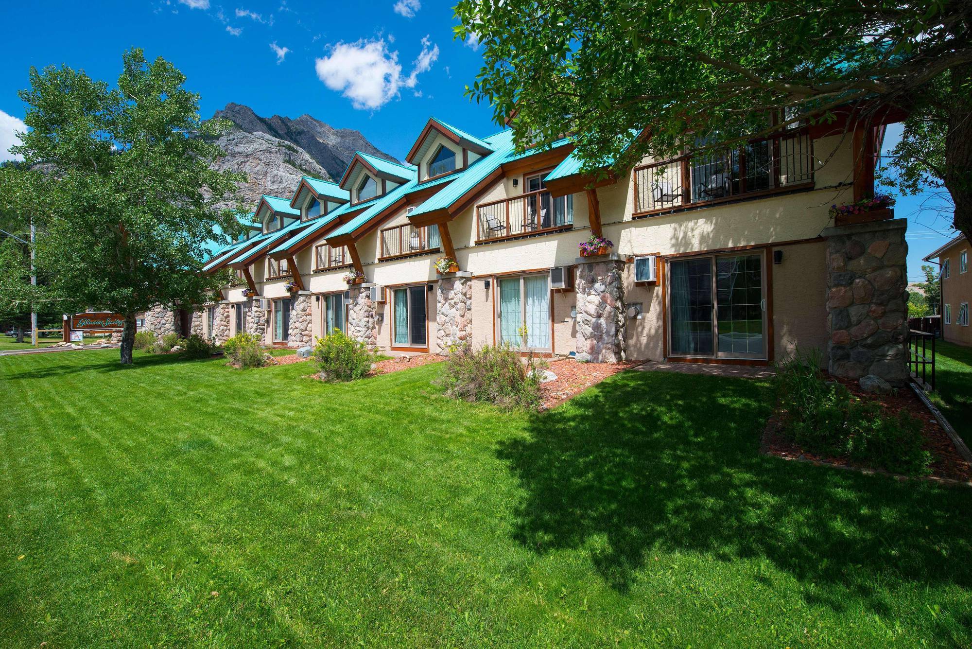 Waterton Glacier Suites Εξωτερικό φωτογραφία