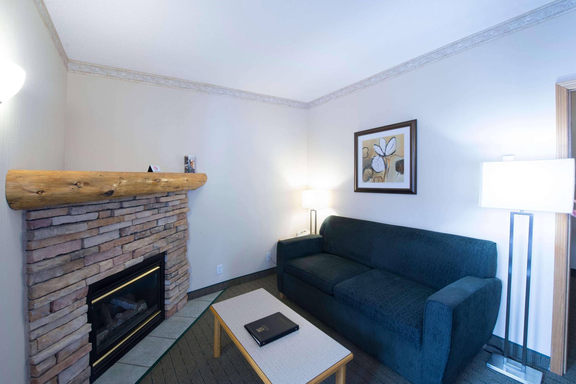 Waterton Glacier Suites Εξωτερικό φωτογραφία