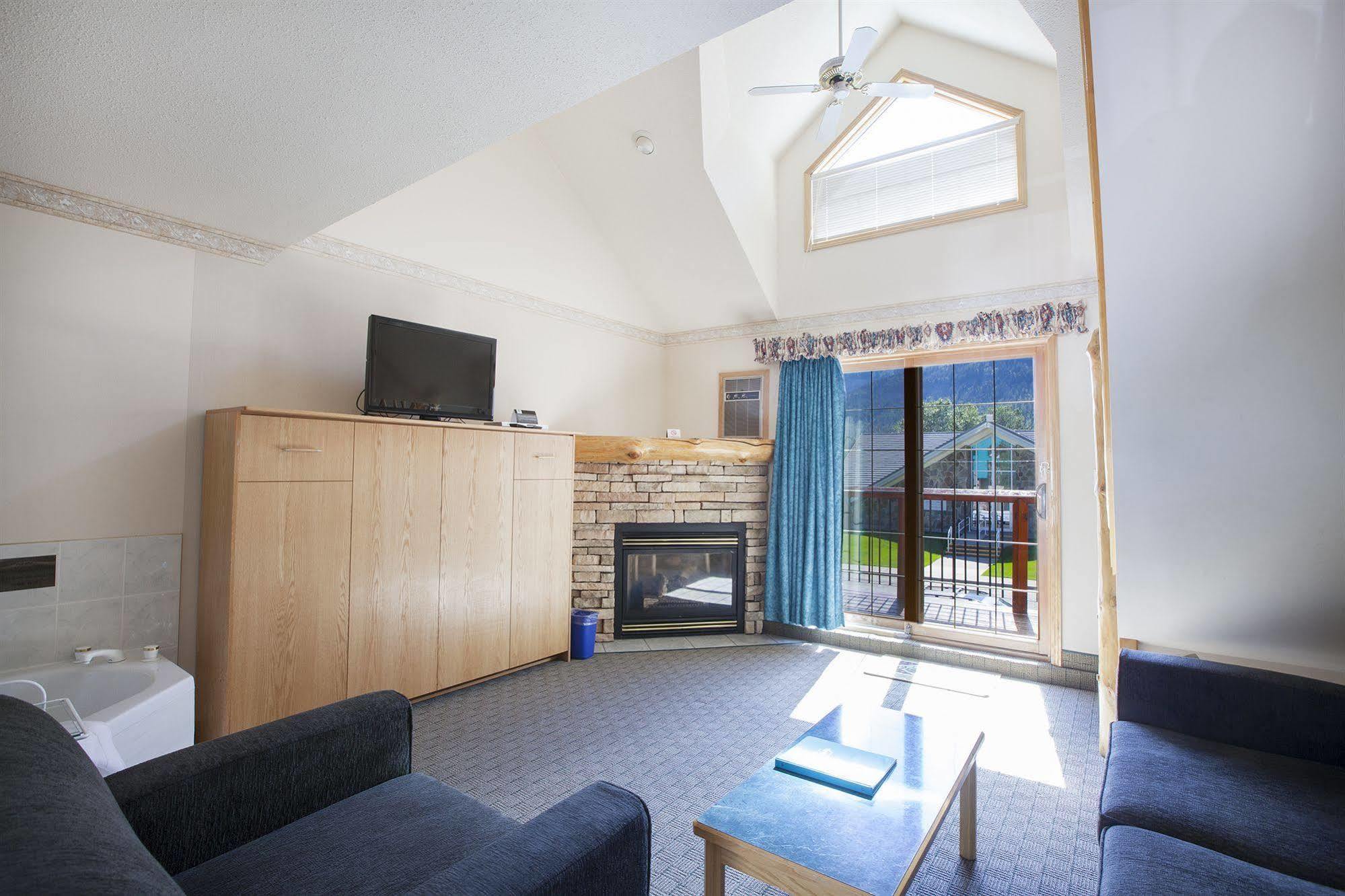 Waterton Glacier Suites Εξωτερικό φωτογραφία